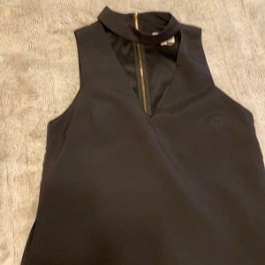 Sleeveless vneck blouse for under blazers or sweaters.. No stains or flaws